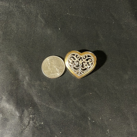 Vintage Danecraft  signed two tone heart filigree brooch - Picture 10 of 12